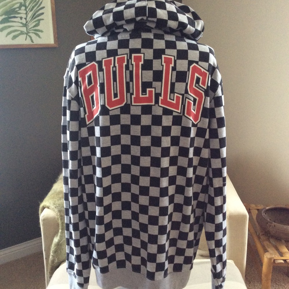 Chicago Bulls Black and White NBA Pullover Hoodie - Picture 2 of 6